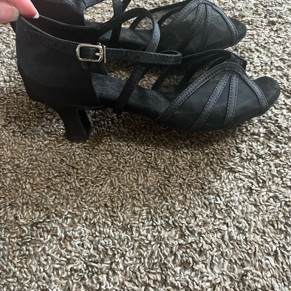 Elegant Black Strappy Women's Shoes - Picture 4 of 7